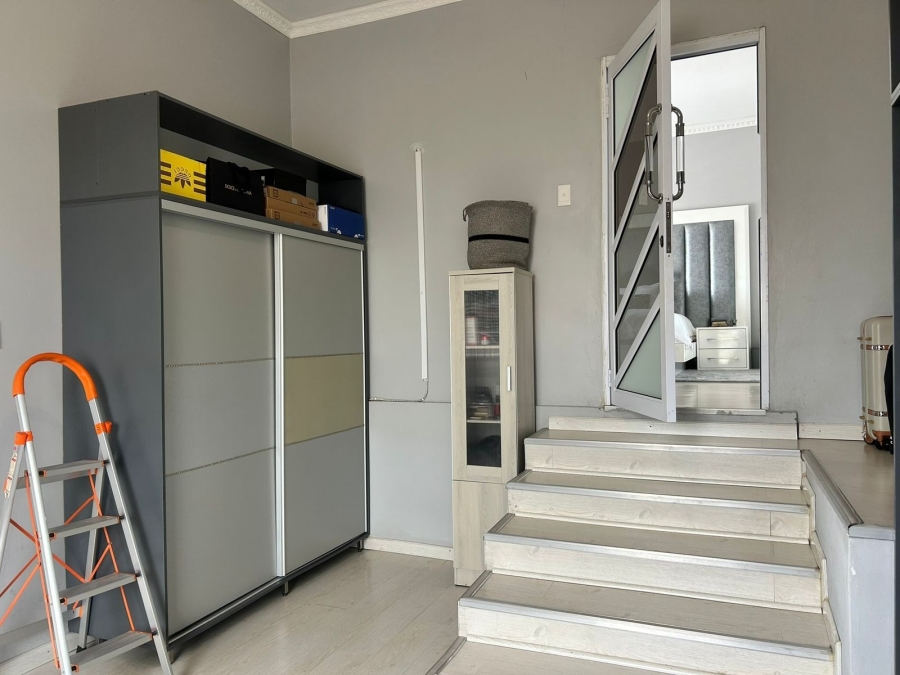 5 Bedroom Property for Sale in Nahoon Valley Park Eastern Cape